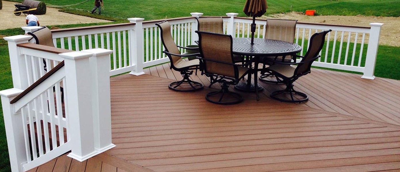 Custom Deck with Outdoor Dining Set