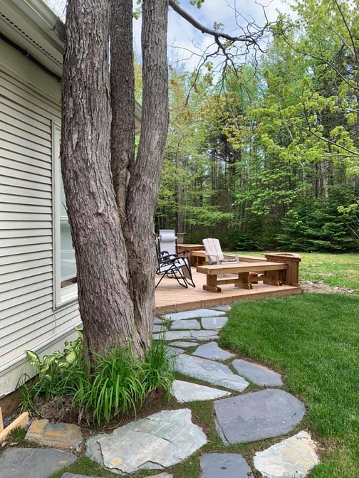 Beautiful patio with side yard
