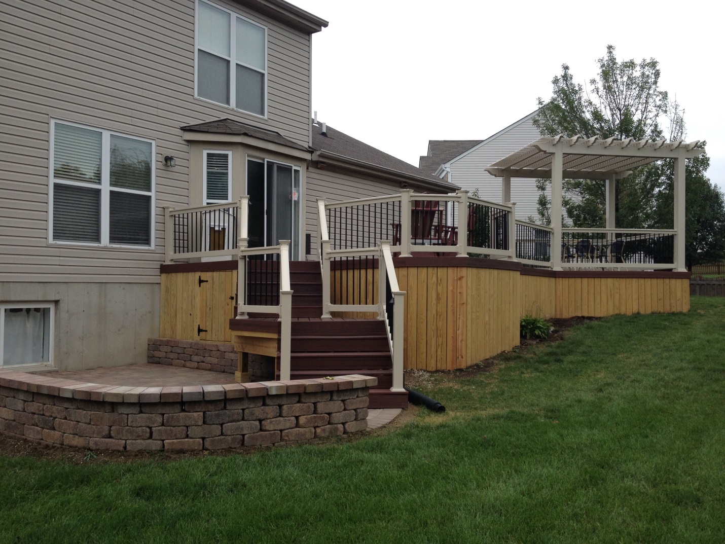 Amenities for your Dayton deck.