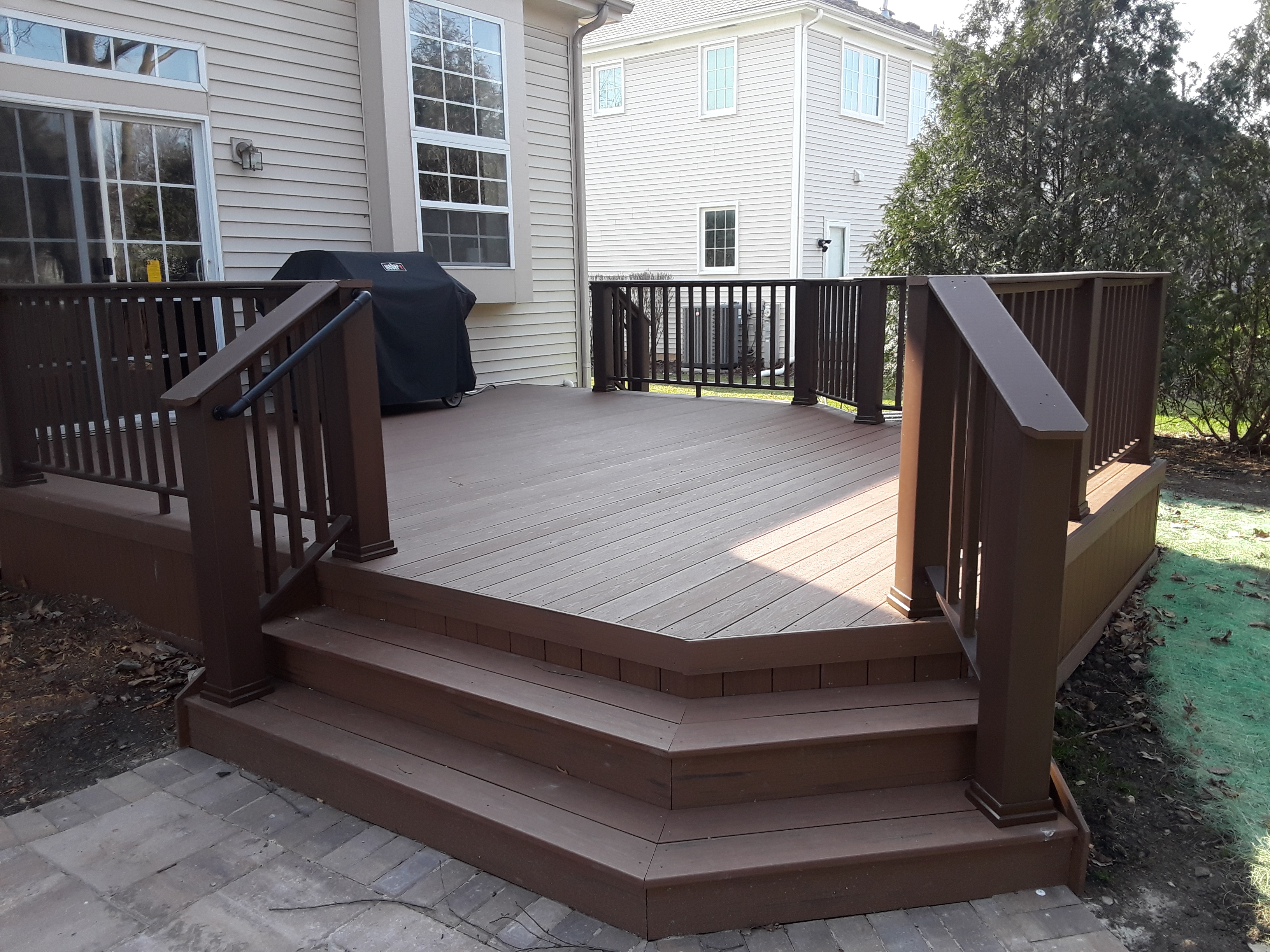 Dark brown composite deck in clarendon hills, IL.