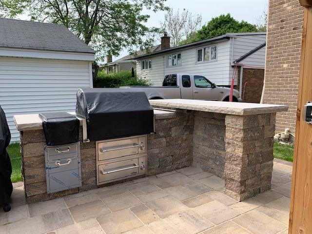 archadeck grill surround with counter space and drawers.