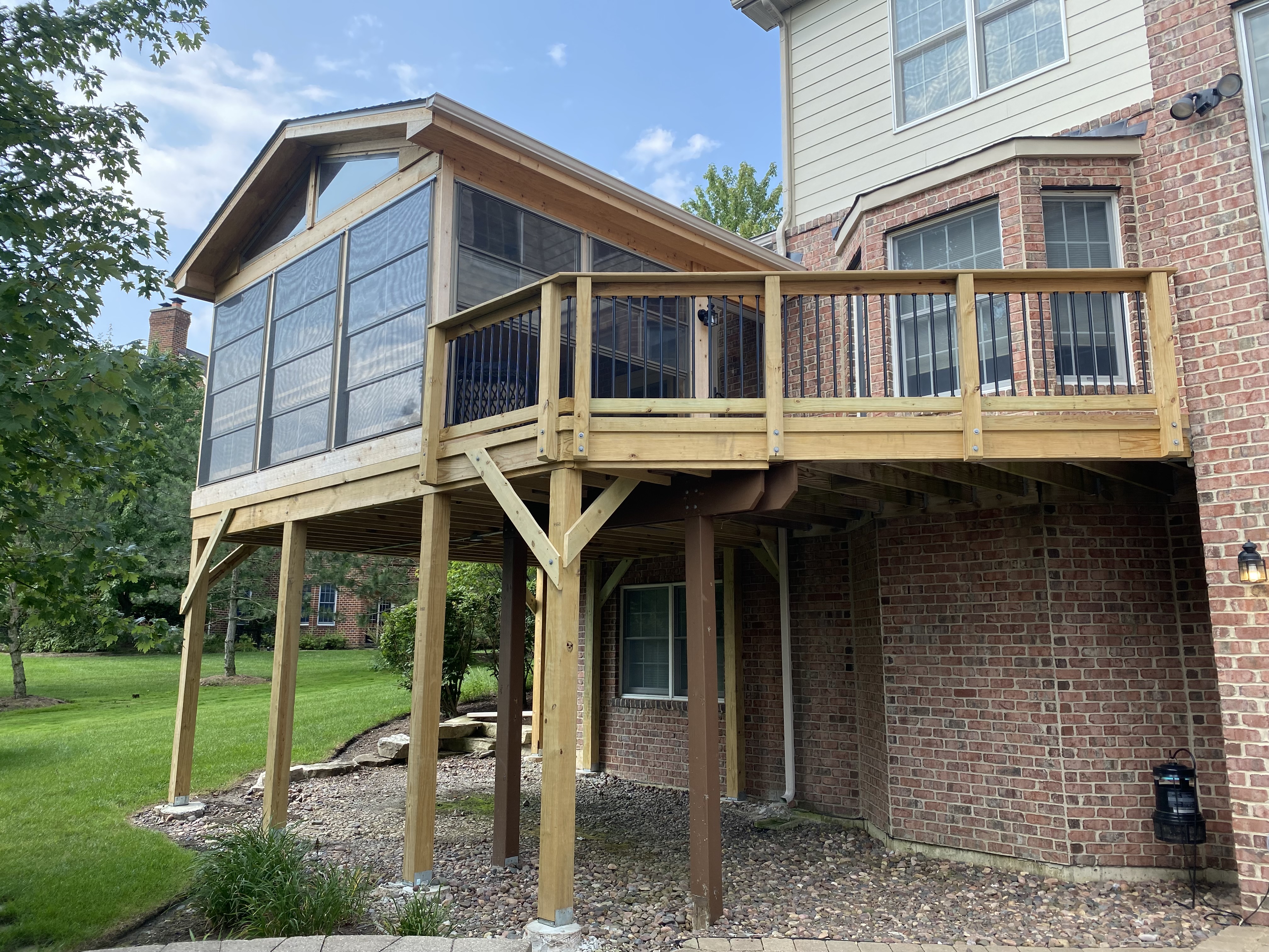 Elevated screened porch and wood deck built by local Hawthorn Woods deck builder, Archadeck of Chicaogland.