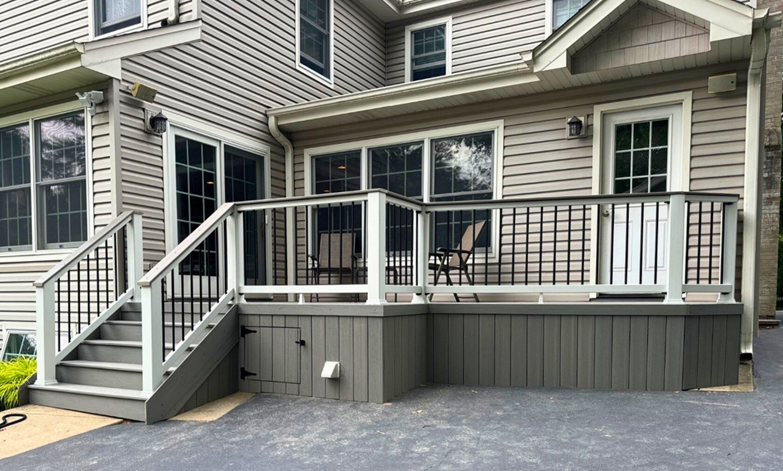 TimberTech Deck with vinyl rails and aluminum pickets in Arlington Heights, IL