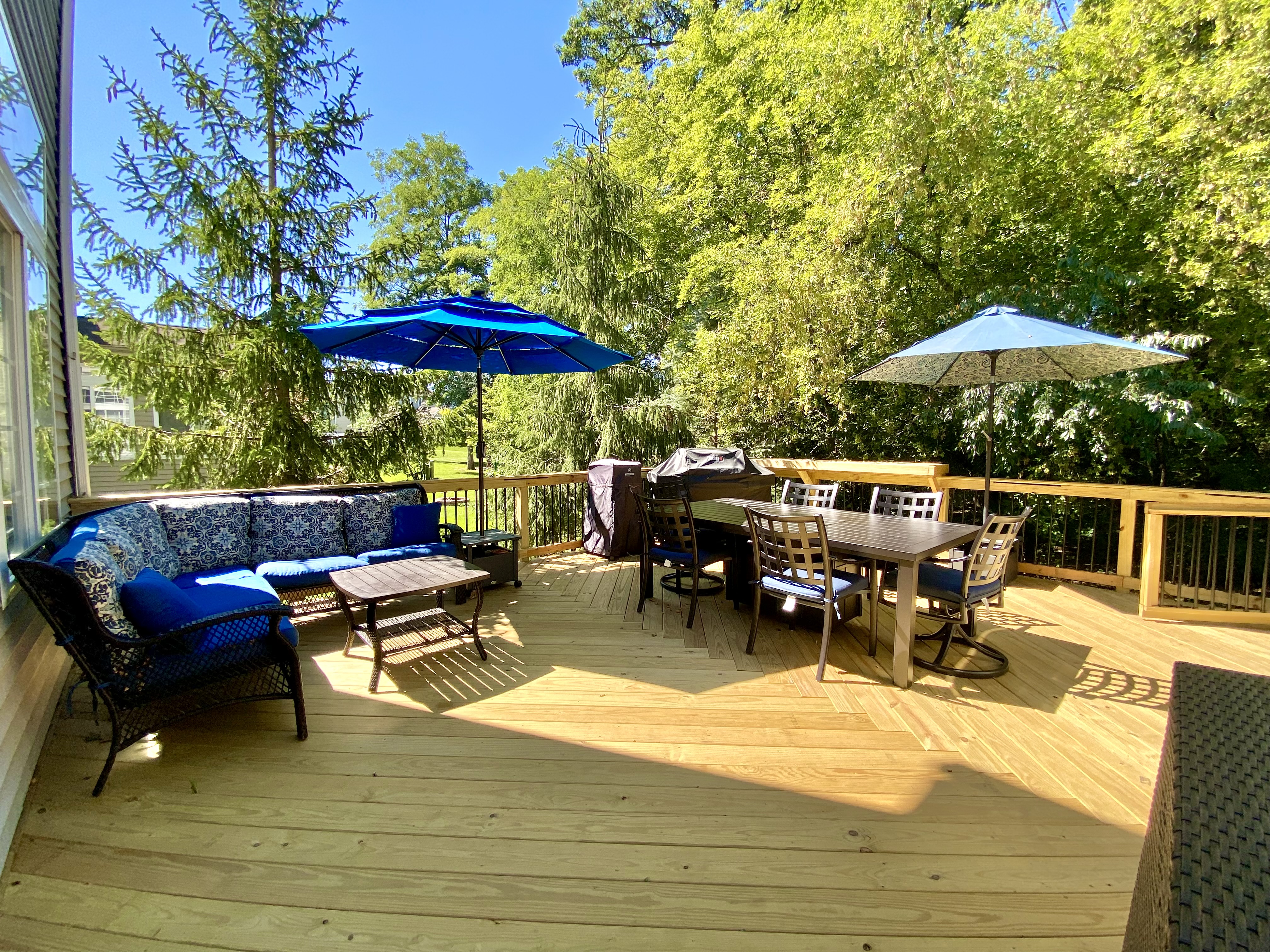 Wood deck with dining table and lounge furniture in Clarendon Hills, IL.