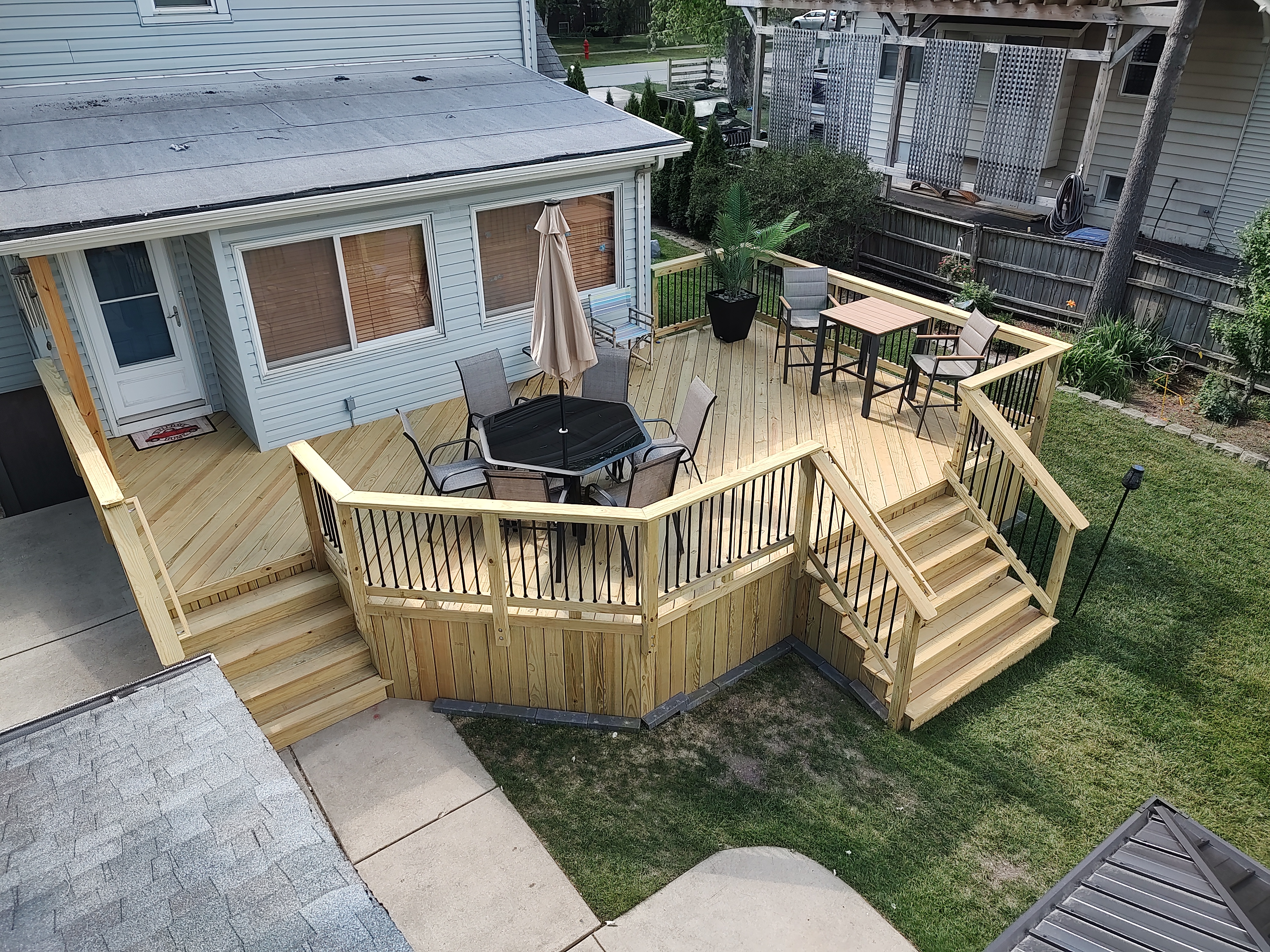 Elevated wood deck in elmhurst, IL.