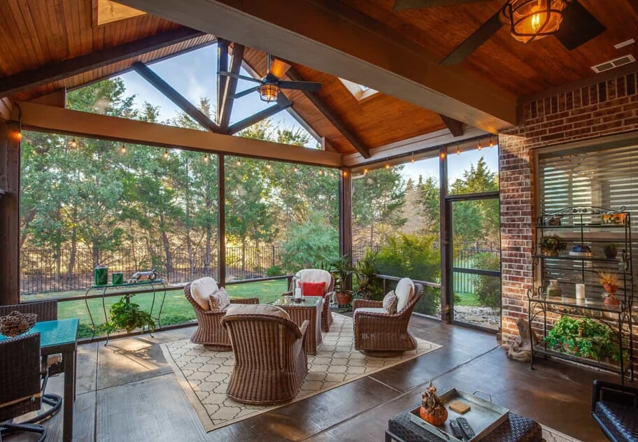 large 3 season room