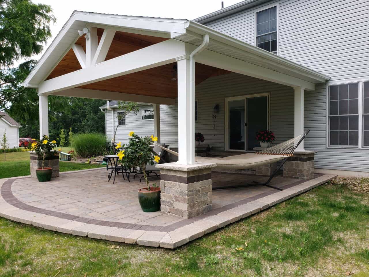 porch with roof 