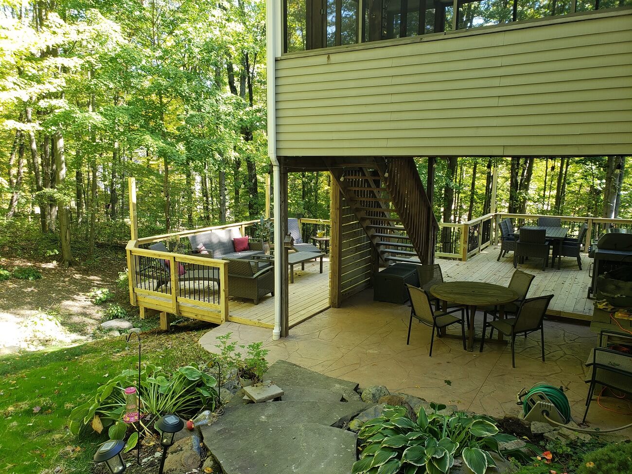 Cuyahoga Falls Wooden Deck