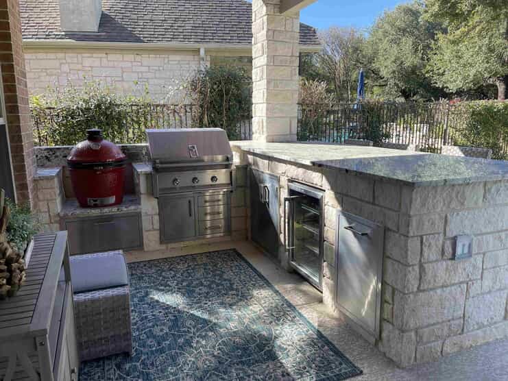 outdoor kitchen