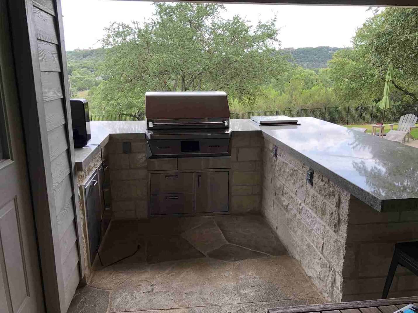Outdoor Kitchen