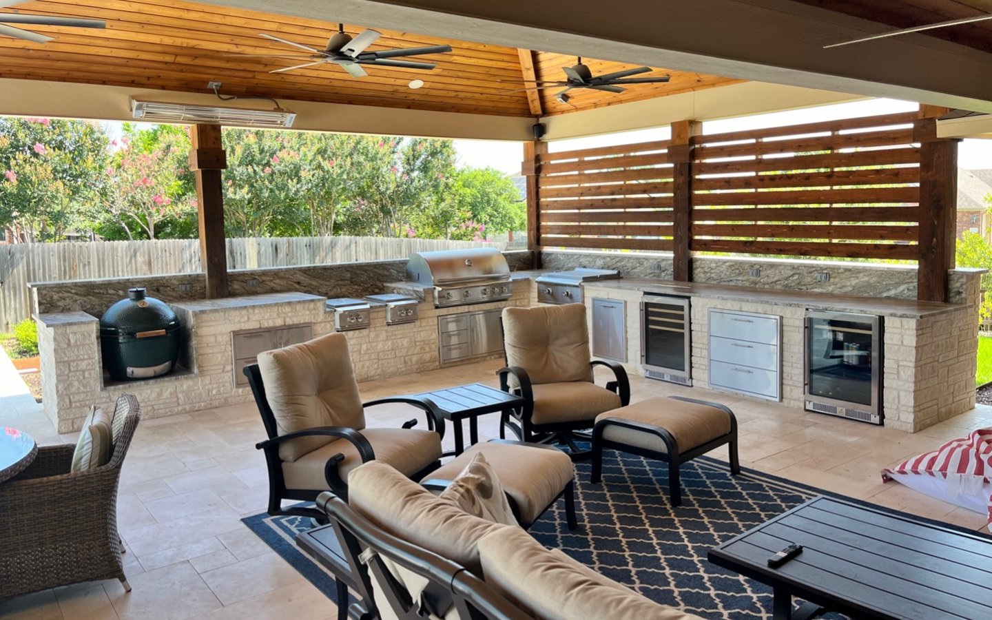 A patio with a covered area
Description automatically generated with medium confidence