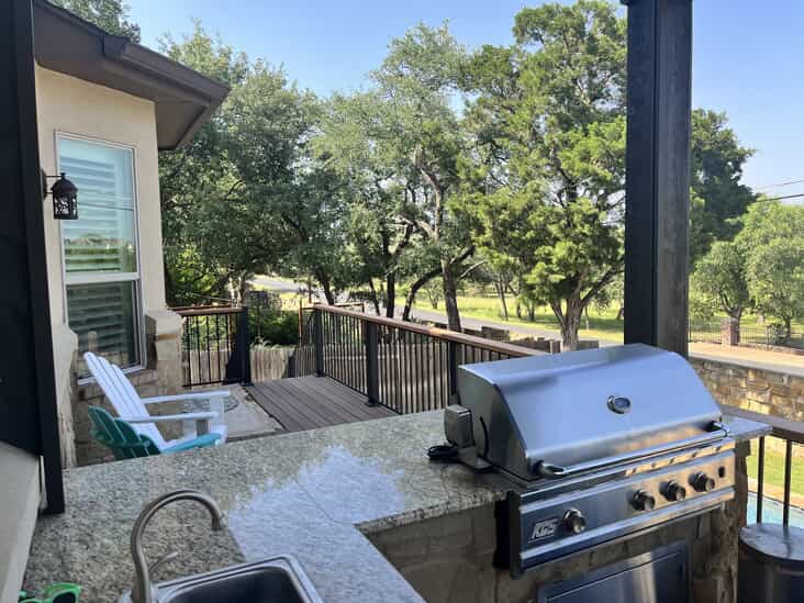 outdoor kitchen