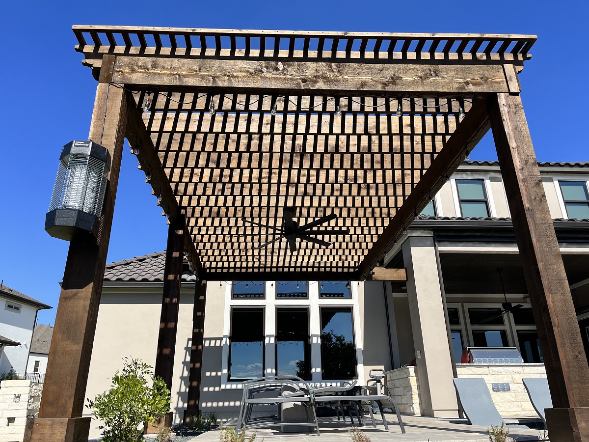 vertical view of leander custom pergola by archadeck