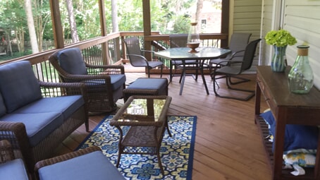 dining area on screened porch