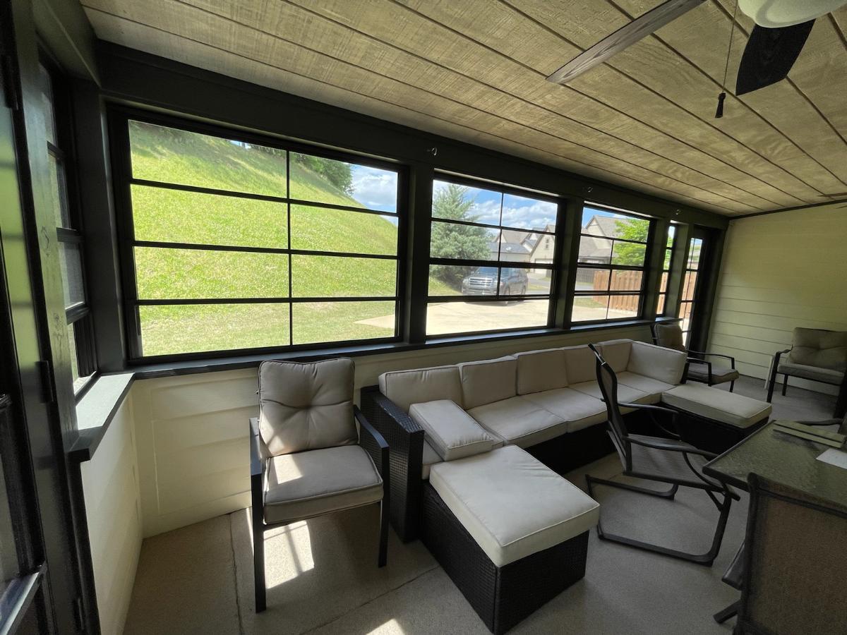 Interior Hoover EZE Breeze Room