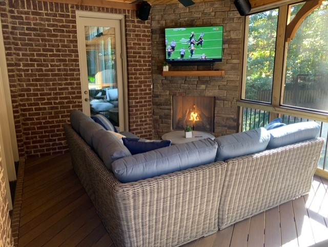 Birmingham, AL deck and screened porch combination.