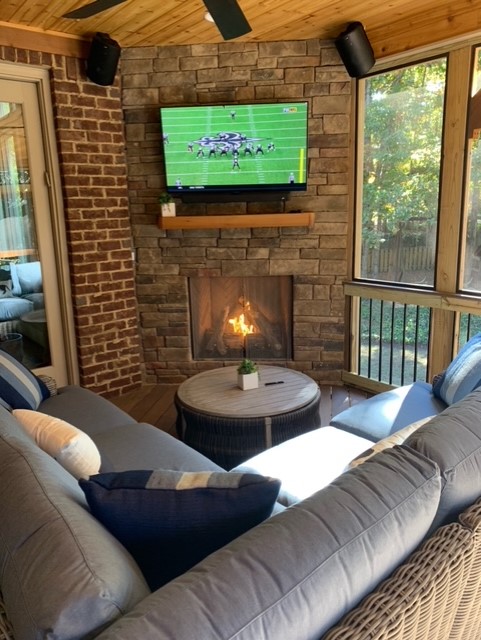 Birmingham, AL deck and screened porch combination.