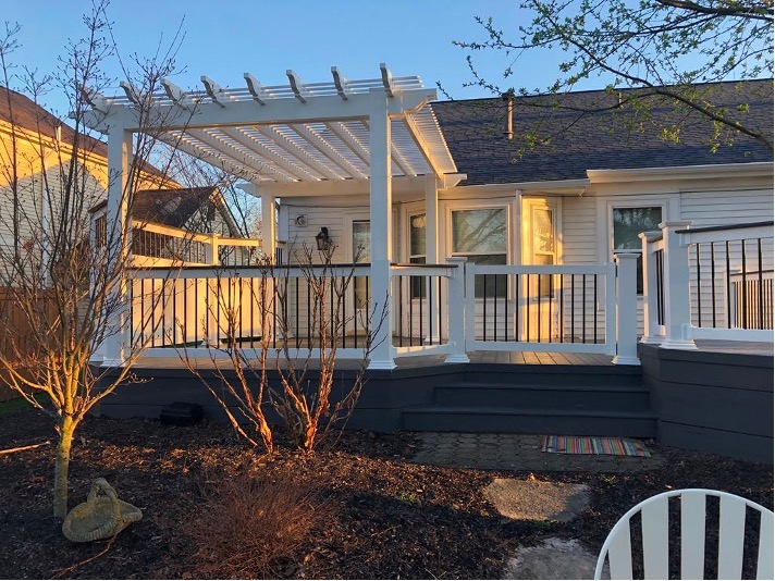 custom deck and pergola designer and builder