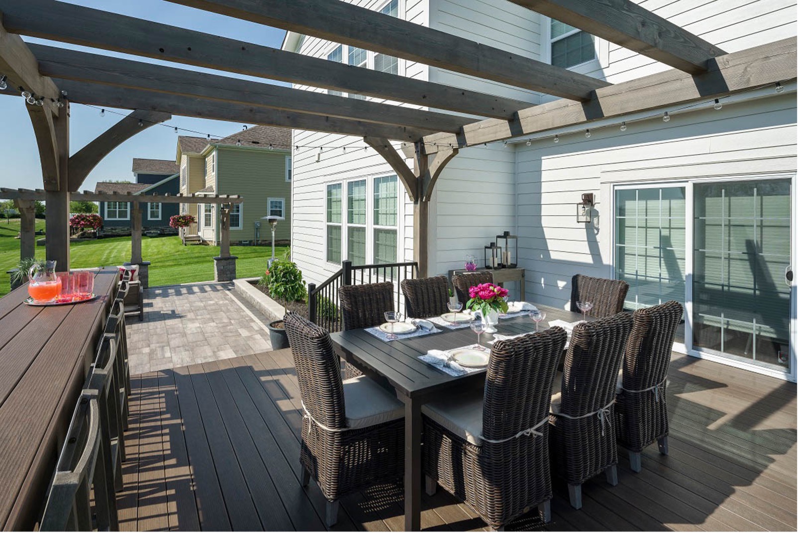 custom decks for outdoor dining