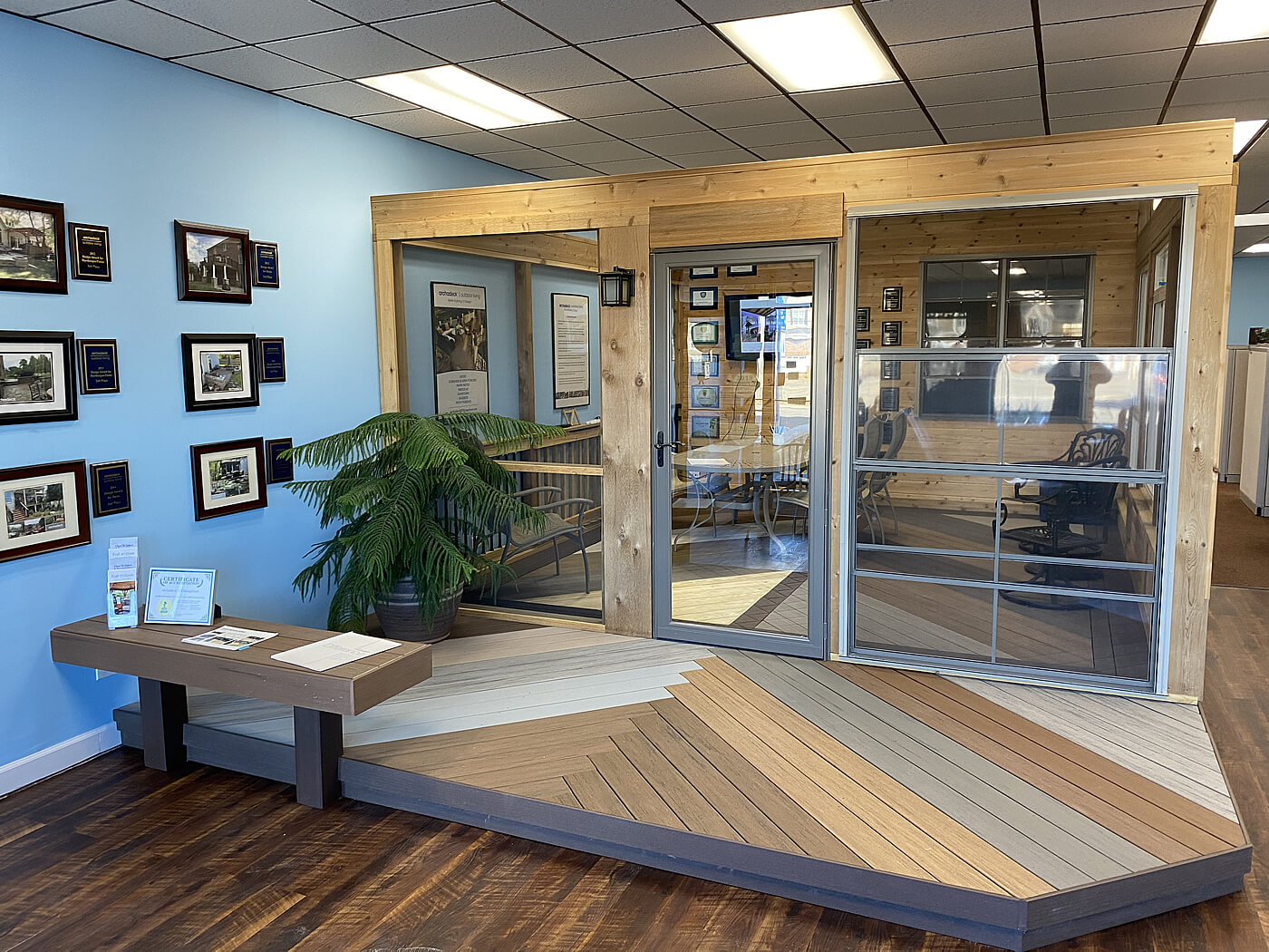 Screened porch and deck display at archadeck of chicagolands Palatine showroom