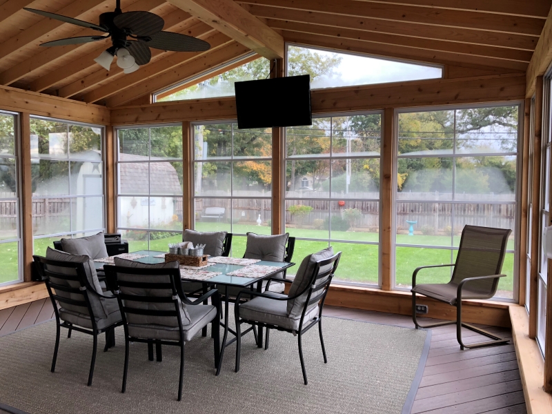 Porch with vertical 4-track windows in white