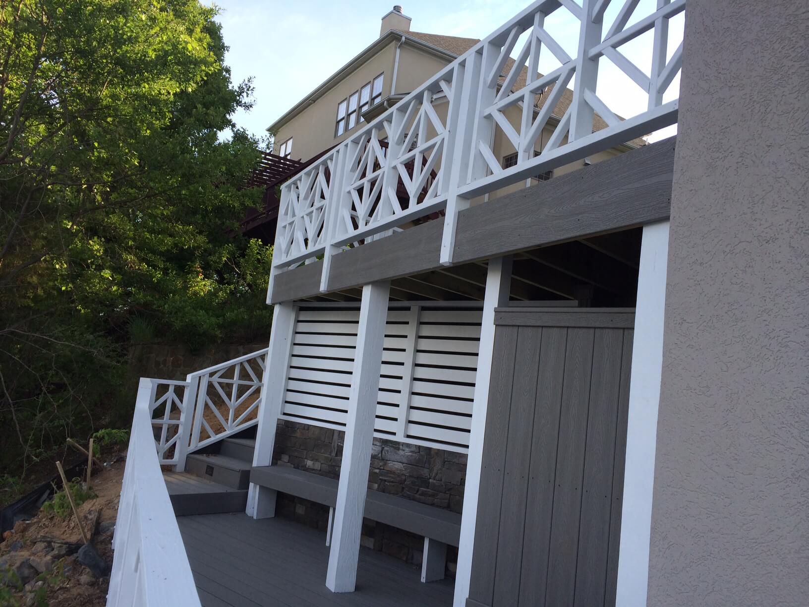 Trex Deck With Outdoor Shower And Custom Balusters Steele Creek 1)