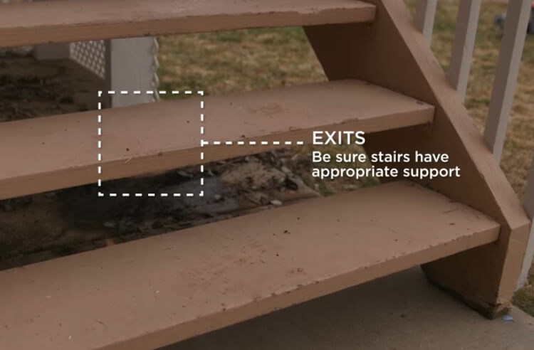 Deck safety structure