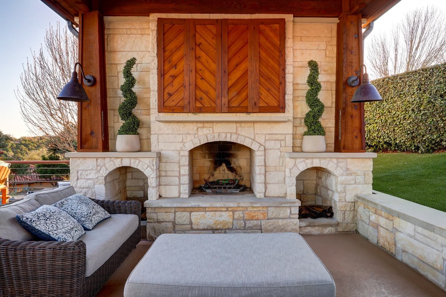 Outdoor fireplace