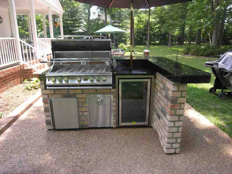 Custom outdoor patio kitchen