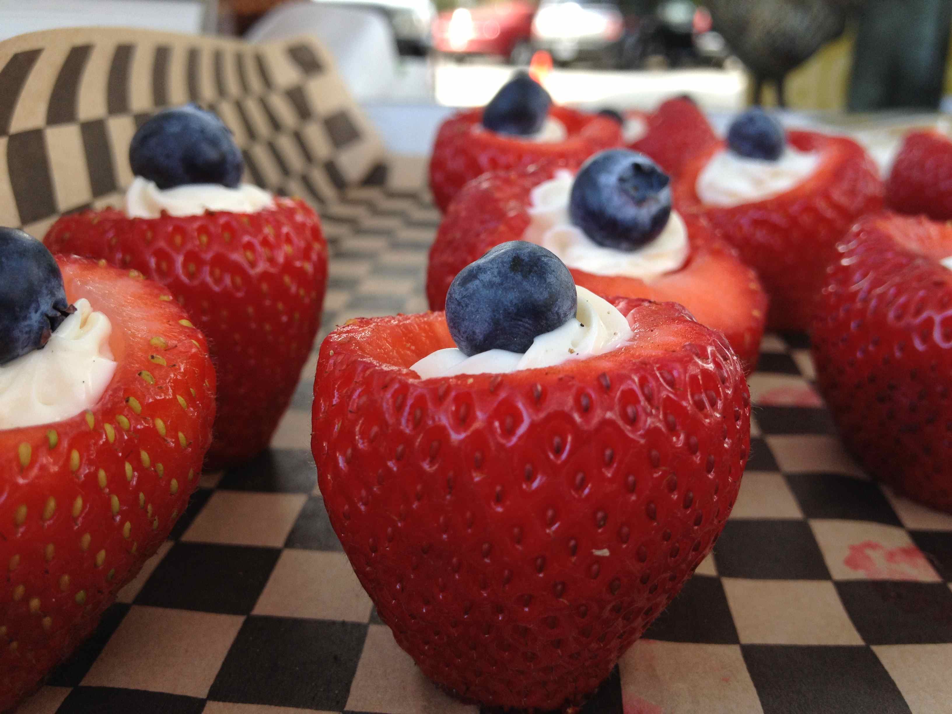 Creamy strawberries with the blues