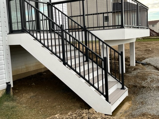 Contemporary Style Deck in SW Fort Wayne