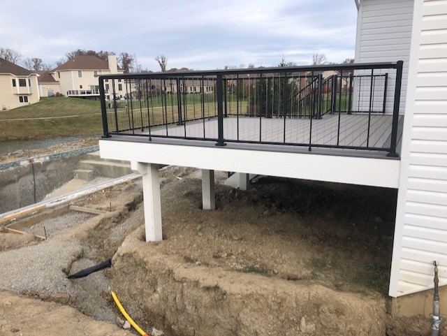 SW Fort Wayne Azek Deck Builder