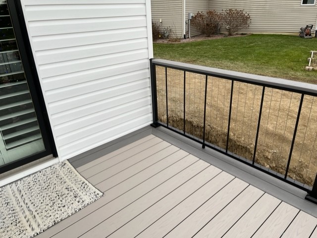 Vertical Cable Rail Detail on SW Fort Wayne Custom Deck