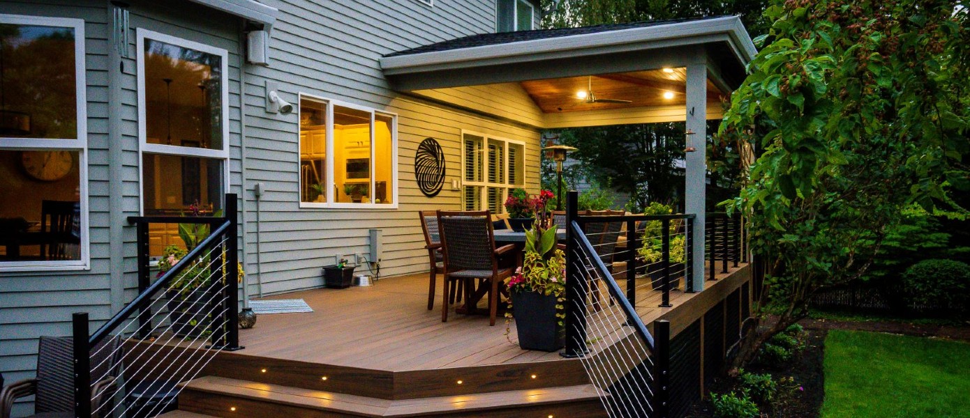 custom deck builder in Greenville SC with custom lighting