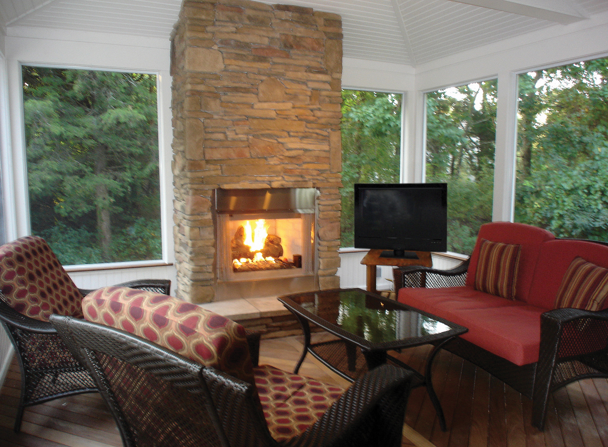 How to Design Your Spartanburg Porch for Cool-Weather Enjoyment