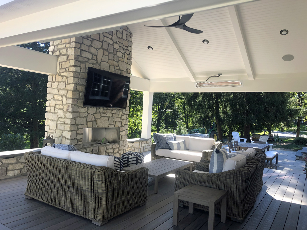 How to Design Your Spartanburg Porch for Cool-Weather Enjoyment