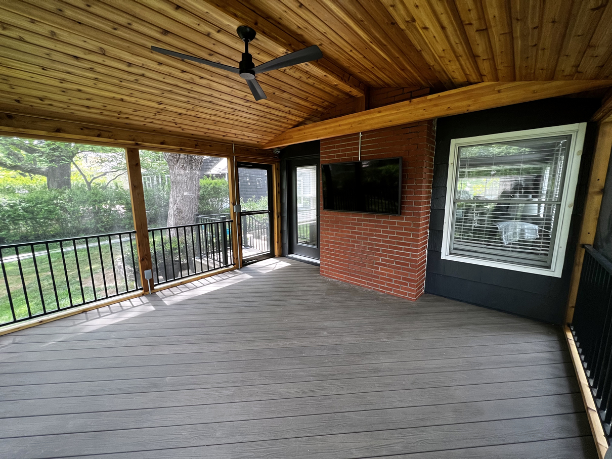covered deck builders