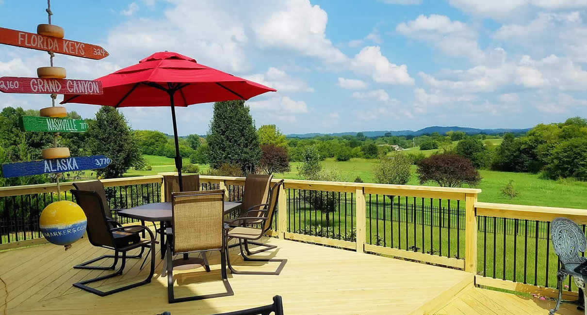 custom decks, wood vs. composite decks