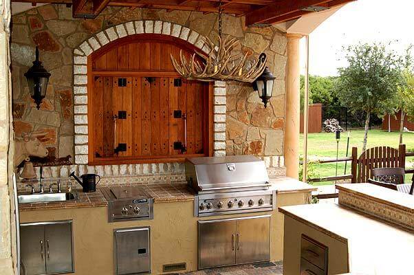 Outdoor Kitchen