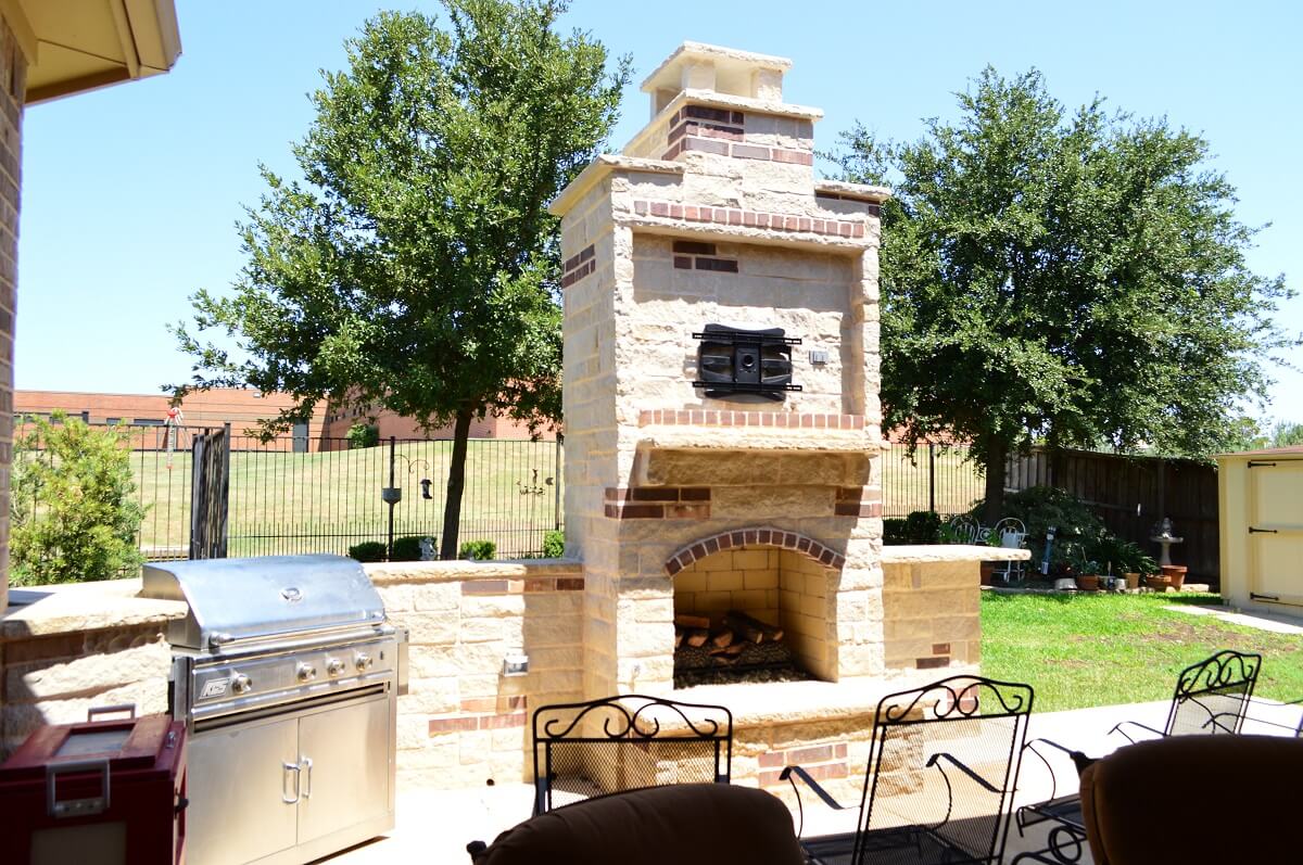 Outdoor fireplace
