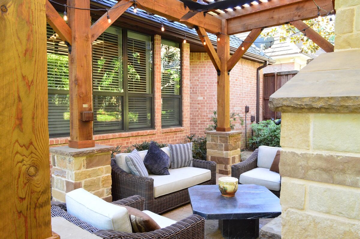 patio with shade and couch