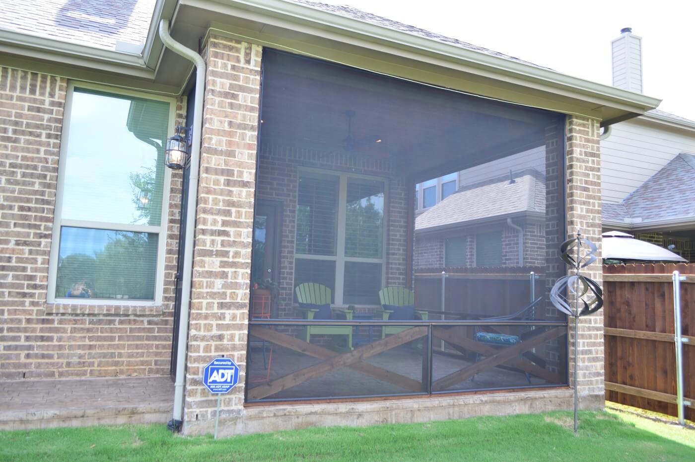 Screened-porch-with-Screeneze-system