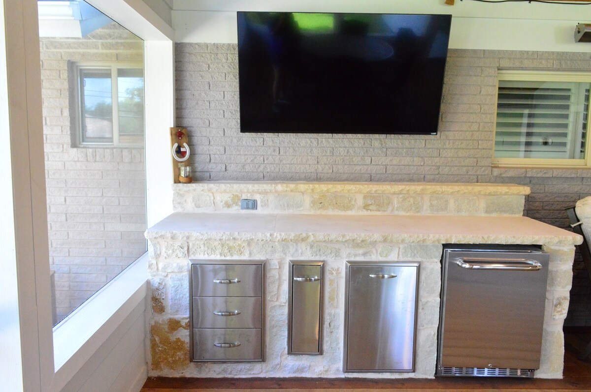 Bar/kitchen-area-built-within-the-screened-porch