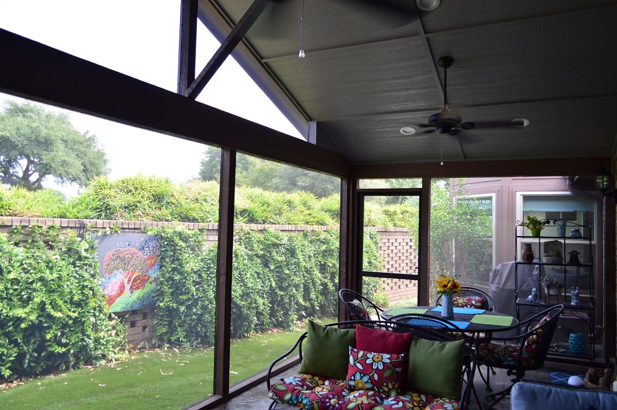 Interior-view-of-screened-porch-addition-in-Farmers-Branch