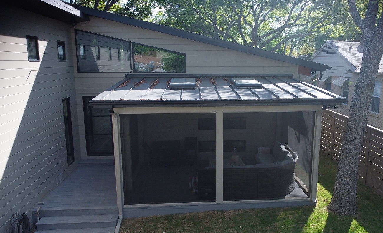 screen in covered patio in dallas with skylights