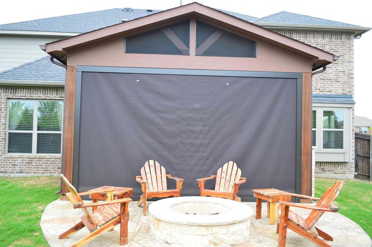 covered patio with retractable screen