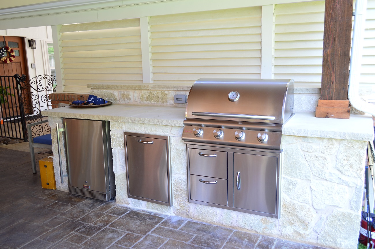 outdoor kitchen