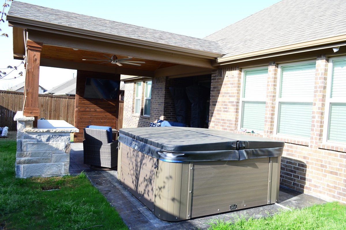 side angle of covered patio