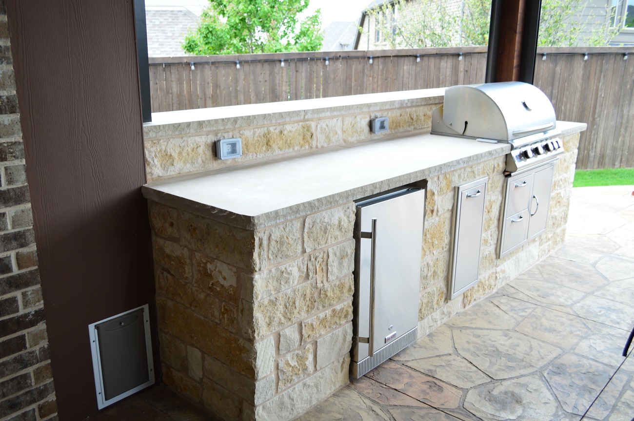 outdoor kitchen