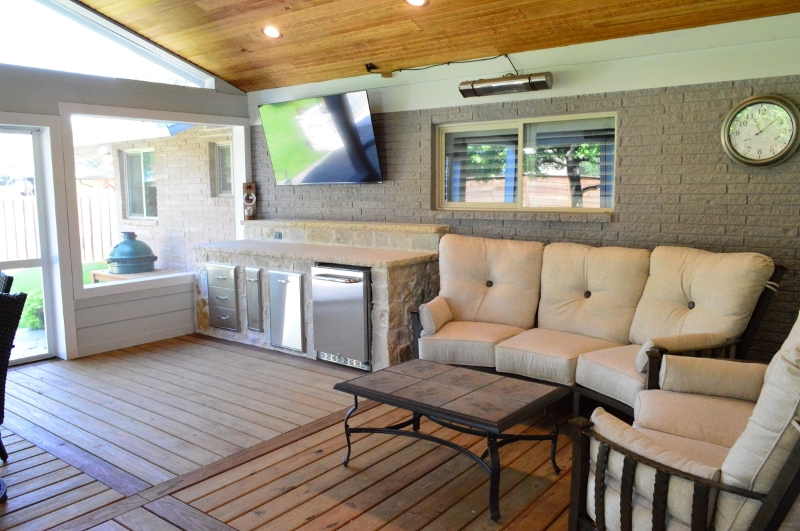 Screened Kdat Custom Deck in Dallas